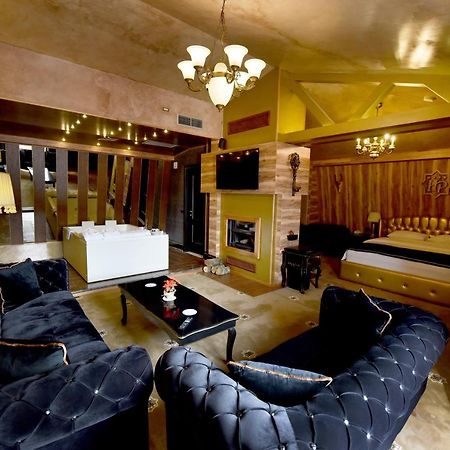 פוגרדץ Hotel Hymeti'S Palace מראה חיצוני תמונה