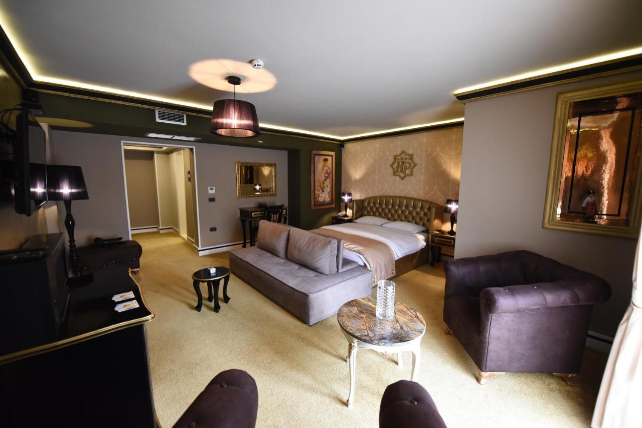 פוגרדץ Hotel Hymeti'S Palace מראה חיצוני תמונה