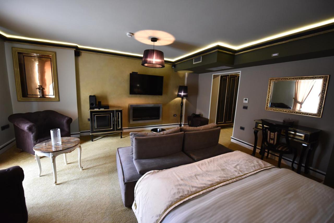 פוגרדץ Hotel Hymeti'S Palace מראה חיצוני תמונה
