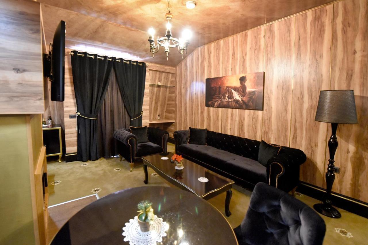 פוגרדץ Hotel Hymeti'S Palace מראה חיצוני תמונה