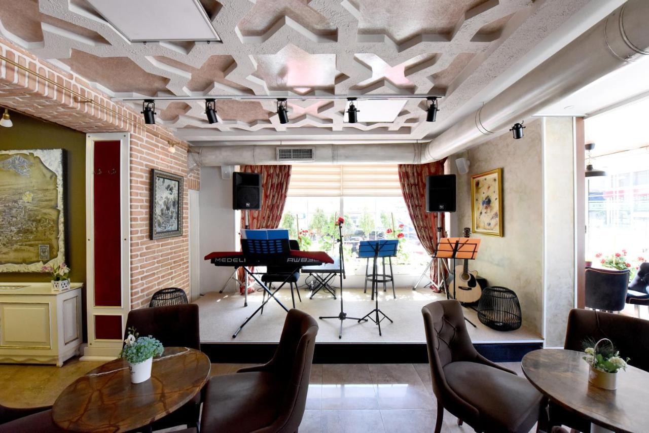 פוגרדץ Hotel Hymeti'S Palace מראה חיצוני תמונה