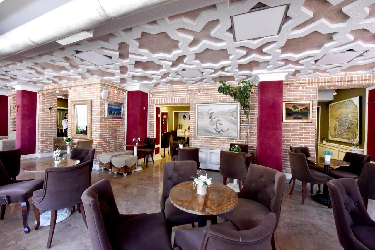 פוגרדץ Hotel Hymeti'S Palace מראה חיצוני תמונה