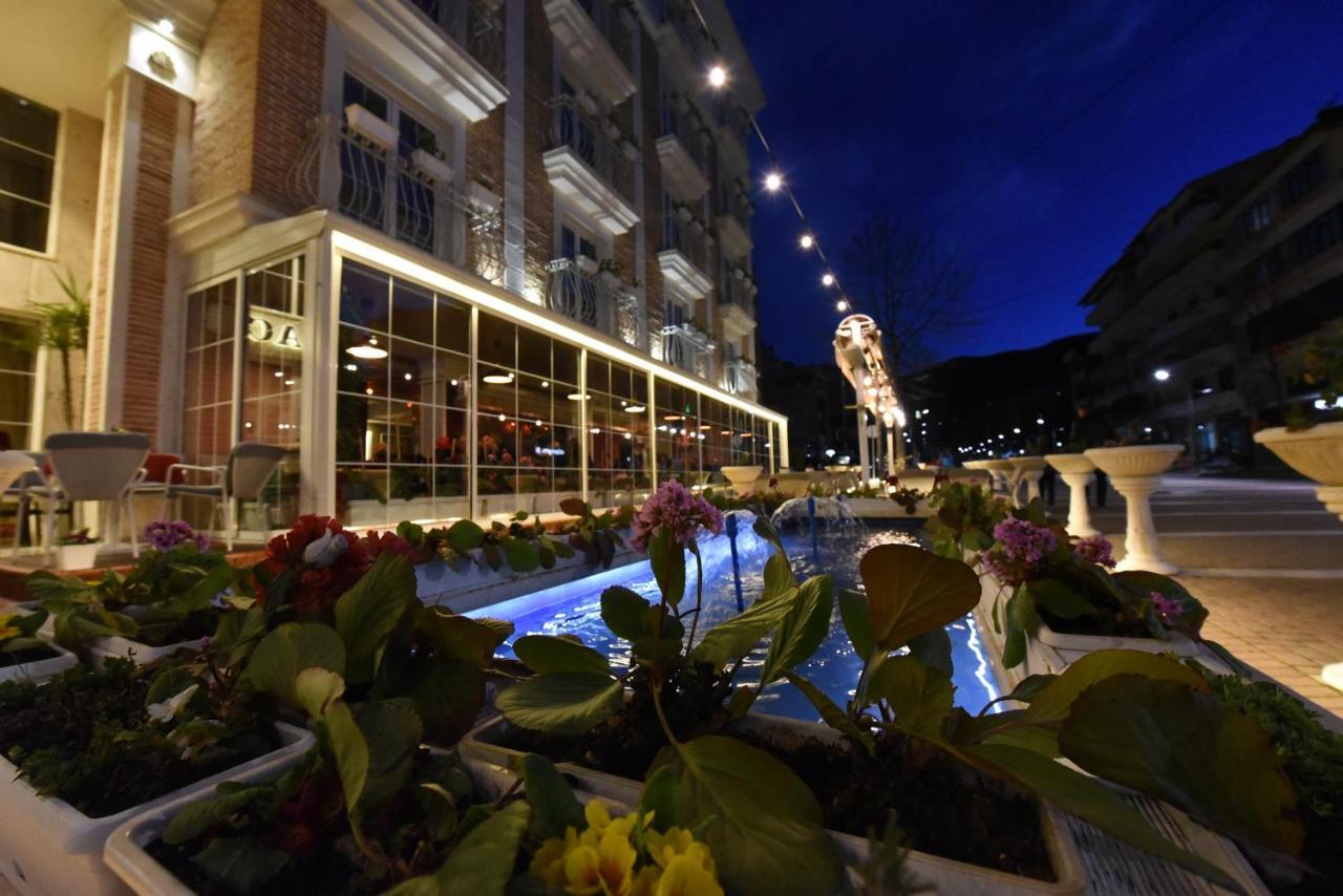 פוגרדץ Hotel Hymeti'S Palace מראה חיצוני תמונה