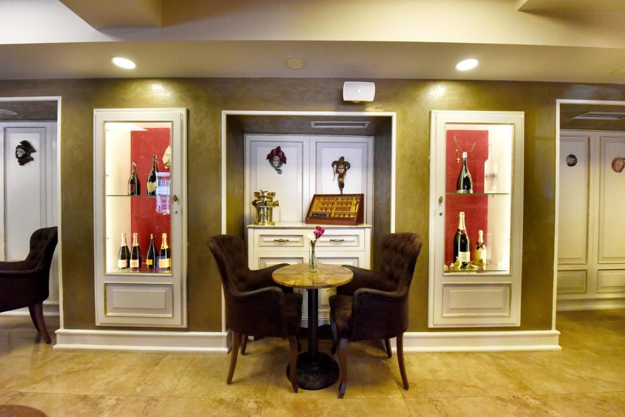 פוגרדץ Hotel Hymeti'S Palace מראה חיצוני תמונה