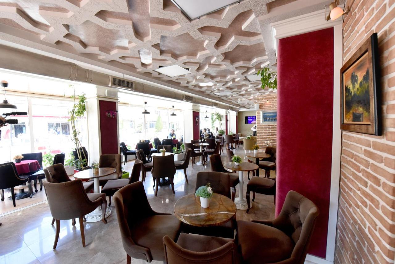 פוגרדץ Hotel Hymeti'S Palace מראה חיצוני תמונה